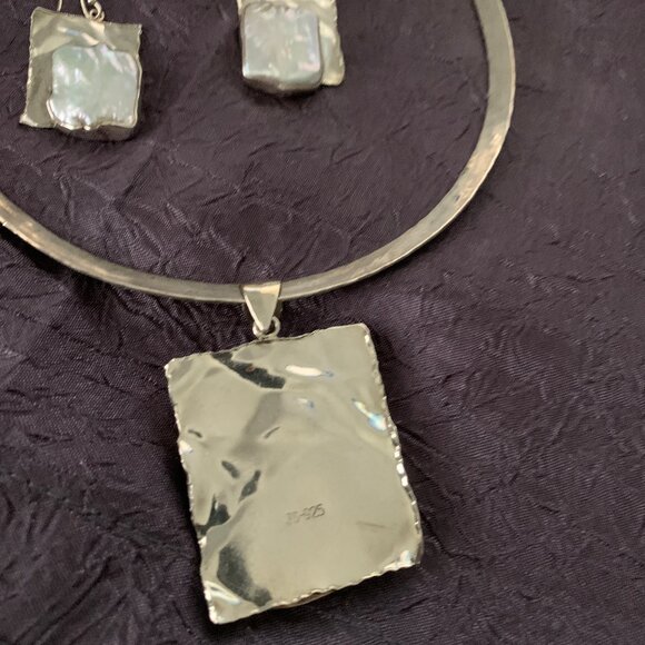 Sterling Silver Choker with 2 Fresh Water Pearls & a Biwa Pearl & Earrings Set - Picture 8 of 13